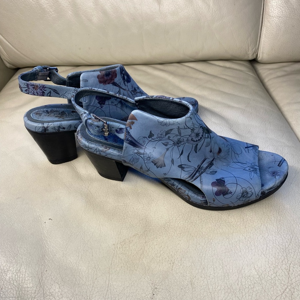 BUSSOLA LIMA LAURA BLUEBELL BLACK FLORAL /BUTTERFLY SLIP ON SANDAL-SIZE 40 W8.5